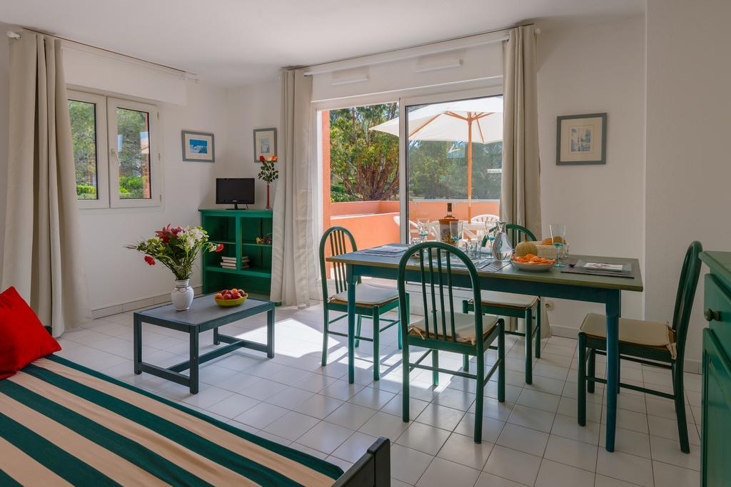 Lagrange Vacances Le Domaine Des Grands Pins Saint-Raphael  Room photo